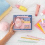 SET DE GOMAS DE PELO Y CEPILLO PARA DARLE