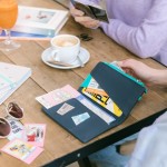 PORTA PASAPORTE - HELLOW WORLD