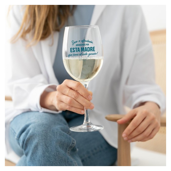 COPA DE VINO SECO O AFRUTADO, ¡BRINDEMOS...!